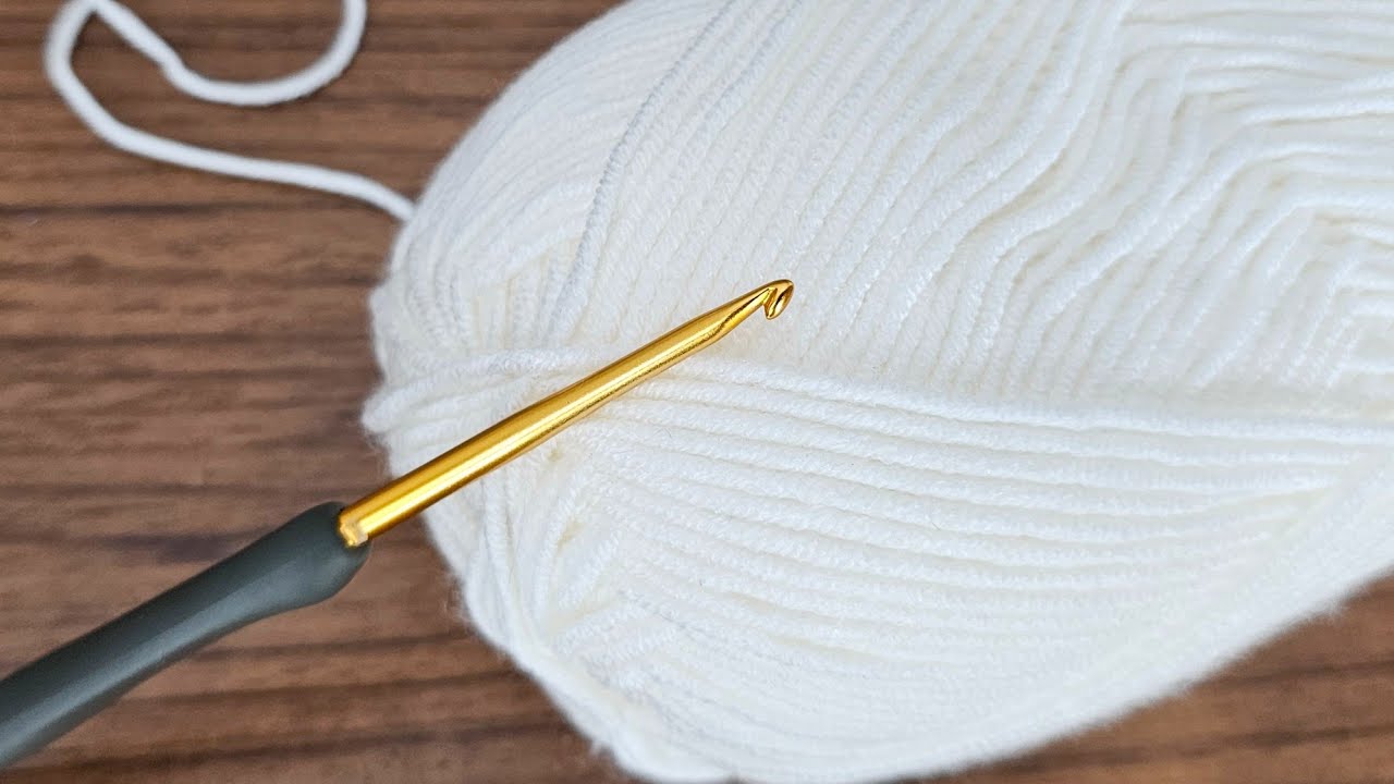 I've been crocheting for years! I've never seen a pattern like this. easy crochet stitch