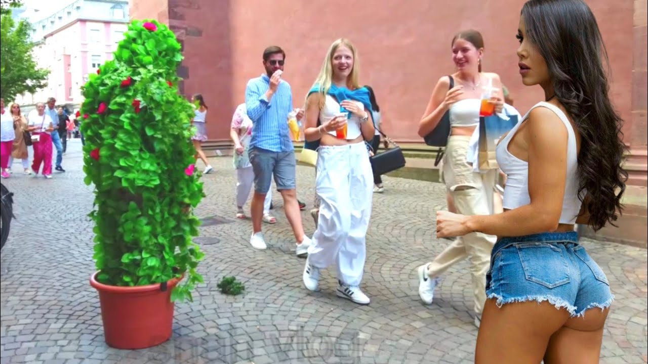 Bushman prank. Scaring People in Frankfurt. Summer Compilation. bushman prank 2022