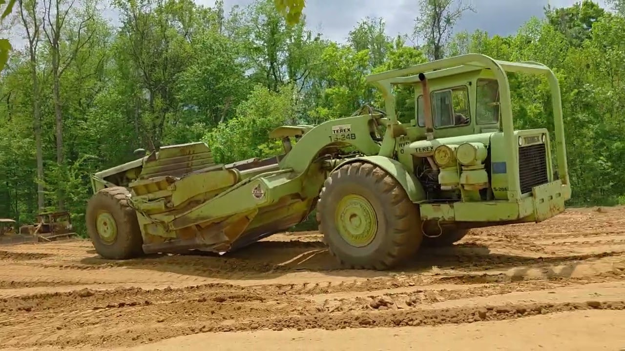 CAT D9G Pushloading a Terex/Euclid TS-24B Scraper.