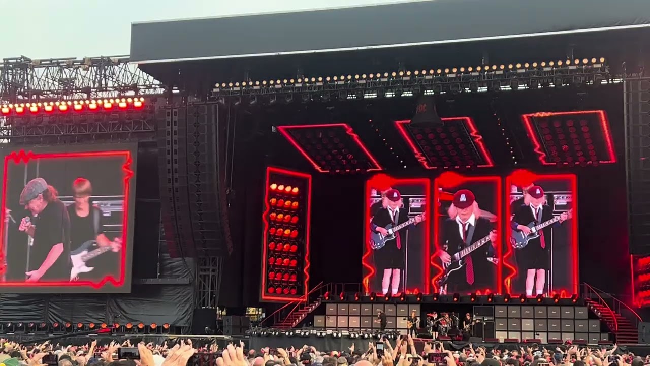 AC DC - Hell Ain’t A Bad Place To Be - Paris 202;