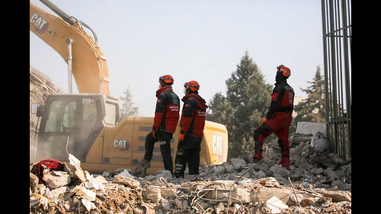 İHH deprem b&ouml;lgesinde y&uuml;zbinlerce kişiye destek ulaştırdı