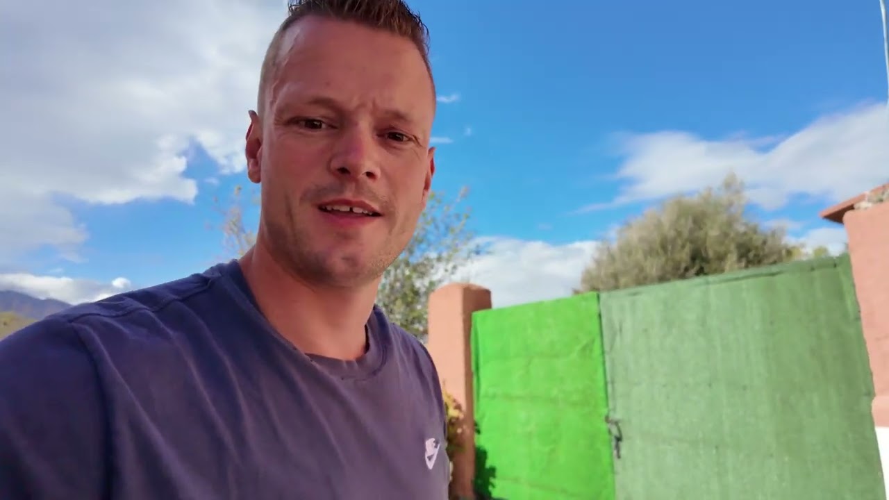 ER HANGEN GIFTIGE GASSEN IN MIJN CAMPER ! #594