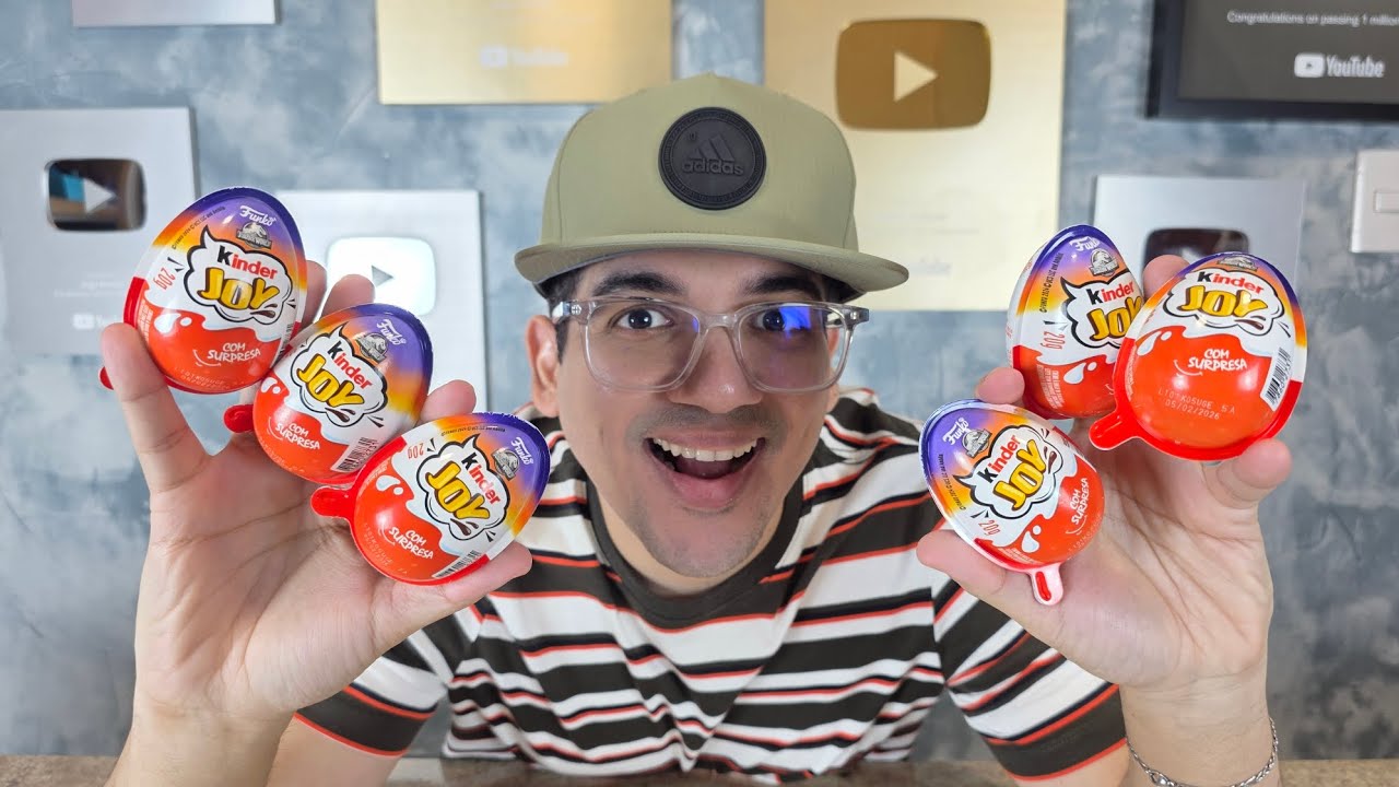 ABRINDO NOVOS KINDER JOY DO JURASSIC WORLD!