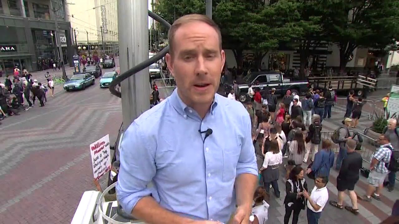 Dueling demonstrations erupt in Seattle
