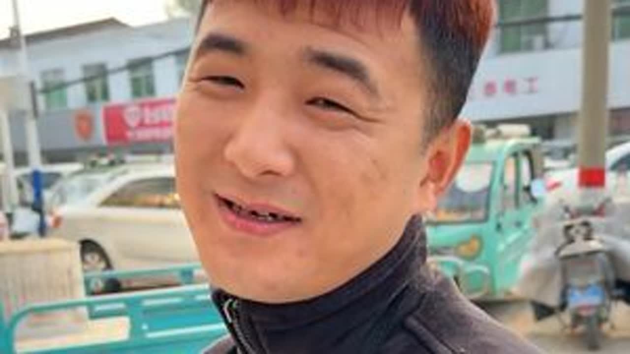 天冷了，家里还有一床旧棉花今天得闲拿到街上给它翻新一下，给俺爷弄个铺的这样等后面天在冷些睡着也暖和舒服#纪录美好生活