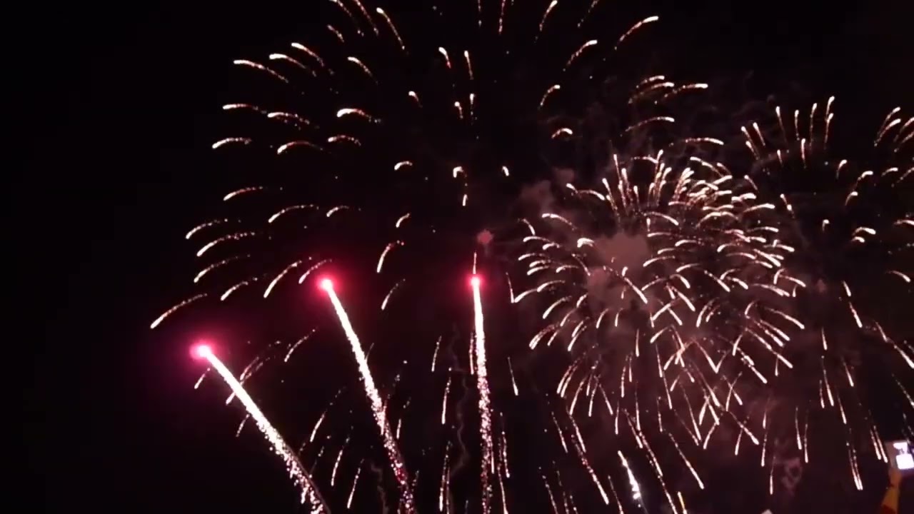 Ny&aring;r med nedr&auml;kning och fyrverkerier (f&ouml;r barn) / Countdown for New Year with fireworks (for kids)