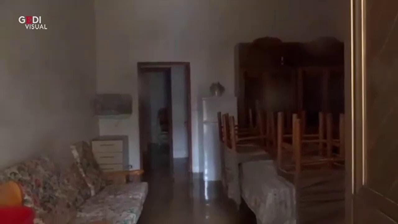 Maltempo Calabria, dentro le case invase dall'acqua a Cirò Marina
