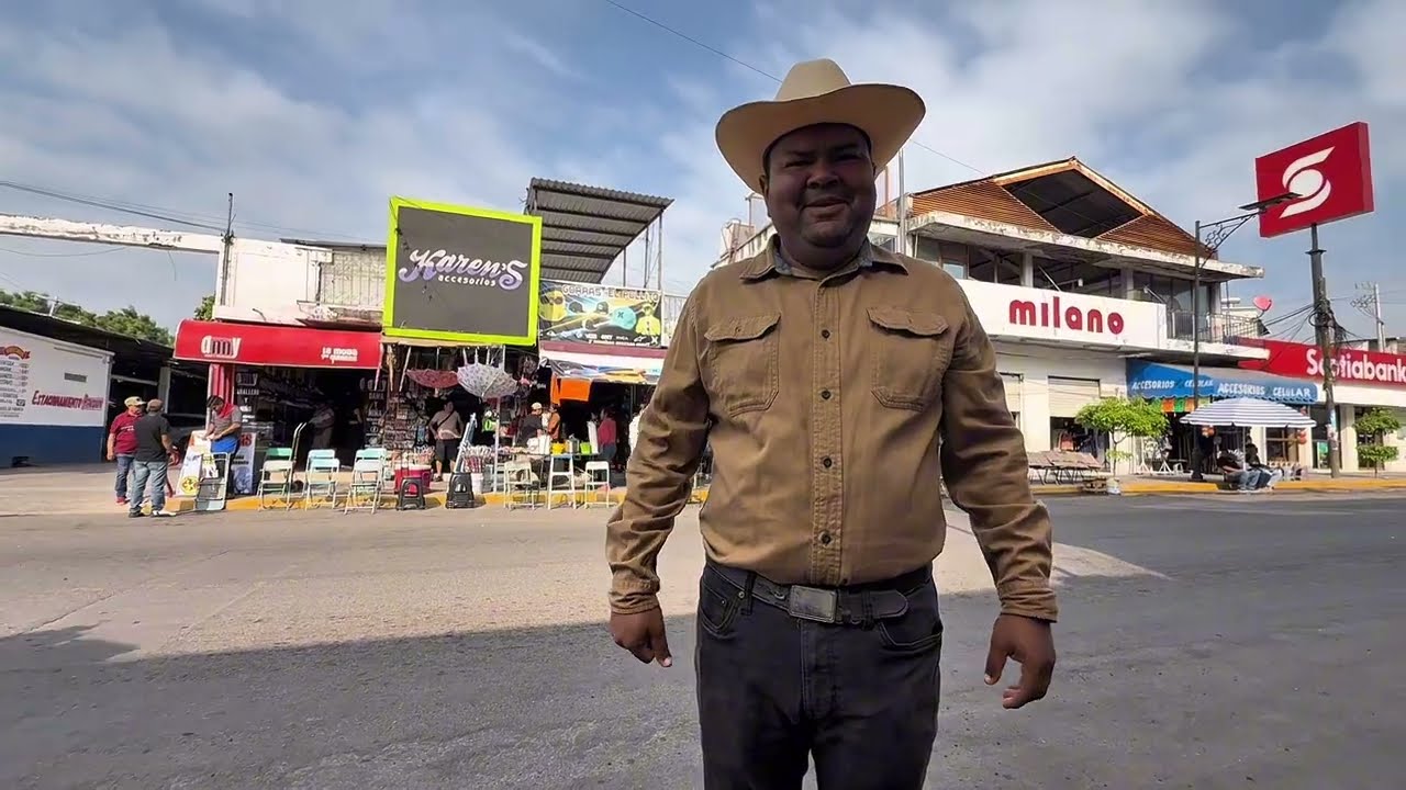 Así se vivió el desfile cívico-militar del 22 de octubre en Apatzingán 2025 🇲🇽”