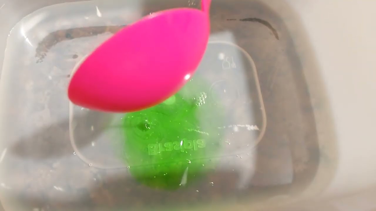 Produto para limpar vidros e espelho.