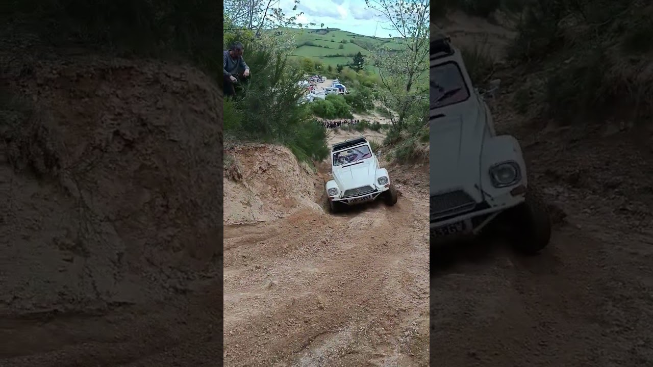 Mont&eacute;e impossible (elle de droite) en dyane 4x4 ! Morvan TT 2025
