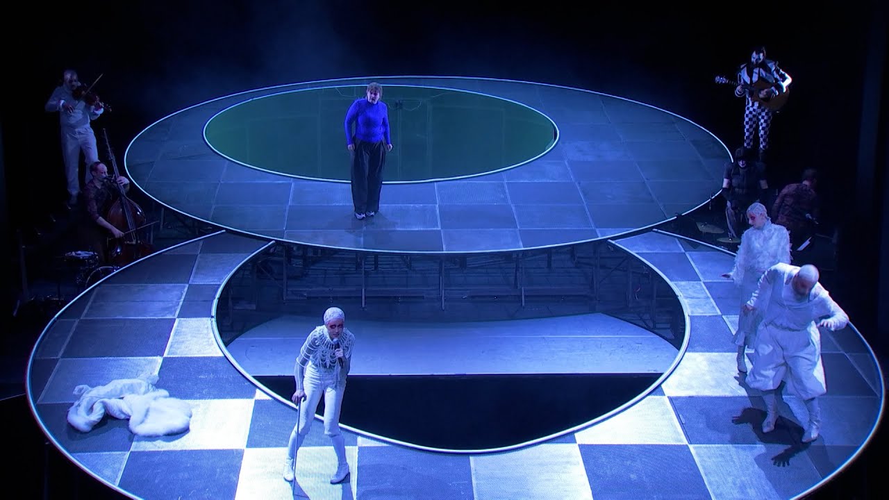 Alice im Staatstheater