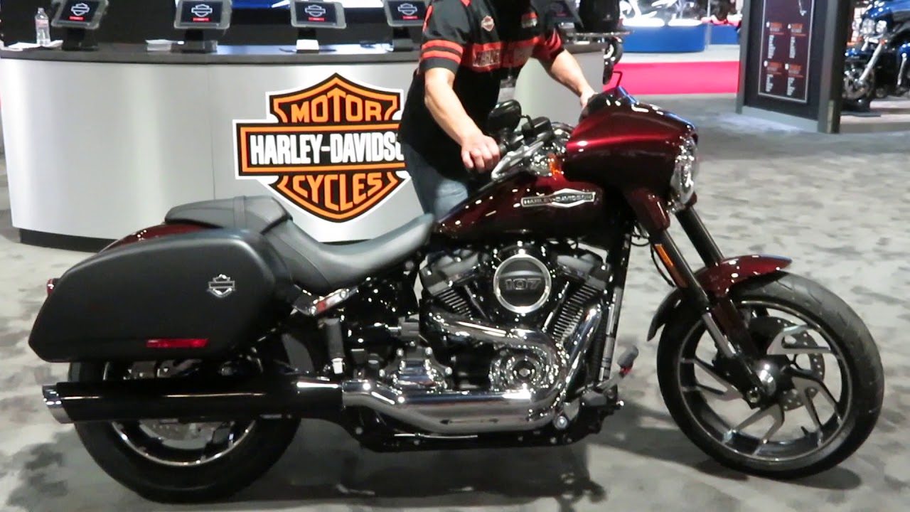 2018 Harley-Davidson Sport Glide at the Long Beach International Motorcycle Show  11/17/2017