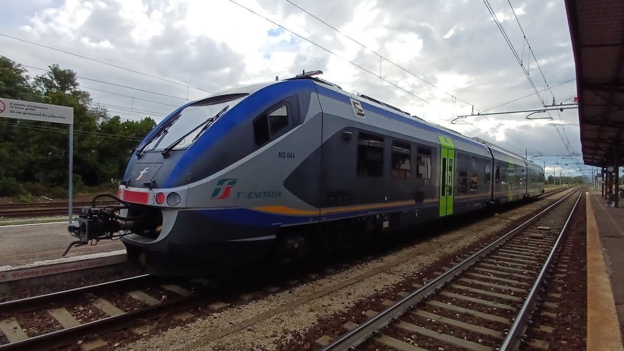 Treni per Rovigo Verona Mantova in partenza e in arrivo ripresi alla stazione di  Legnago