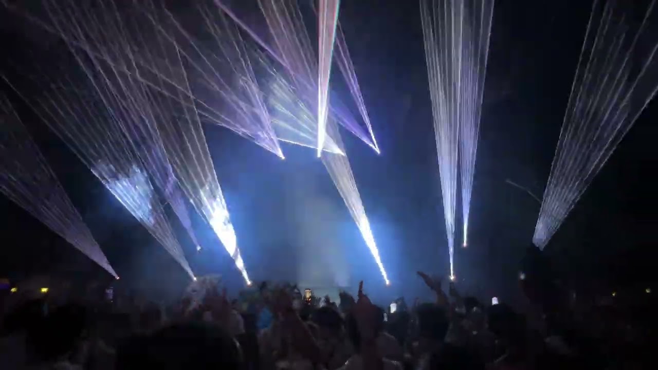 Martin Garrix - Follow in Laroc Club 2026