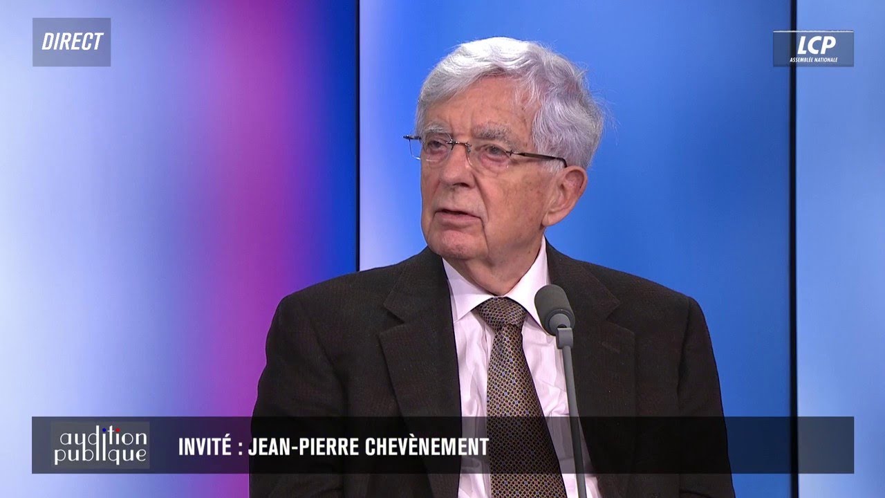 Jean-Pierre Chev&egrave;nement d&eacute;nonce &laquo; l&rsquo;attitude trop intrusive &raquo; des parents &agrave; l&rsquo;&eacute;gard de l&rsquo;&eacute;cole