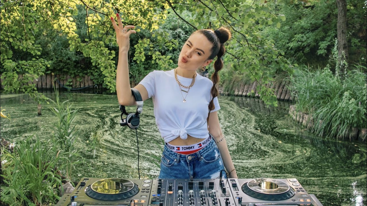 Bass House & Tech House mix by DJ Justri / Kupava