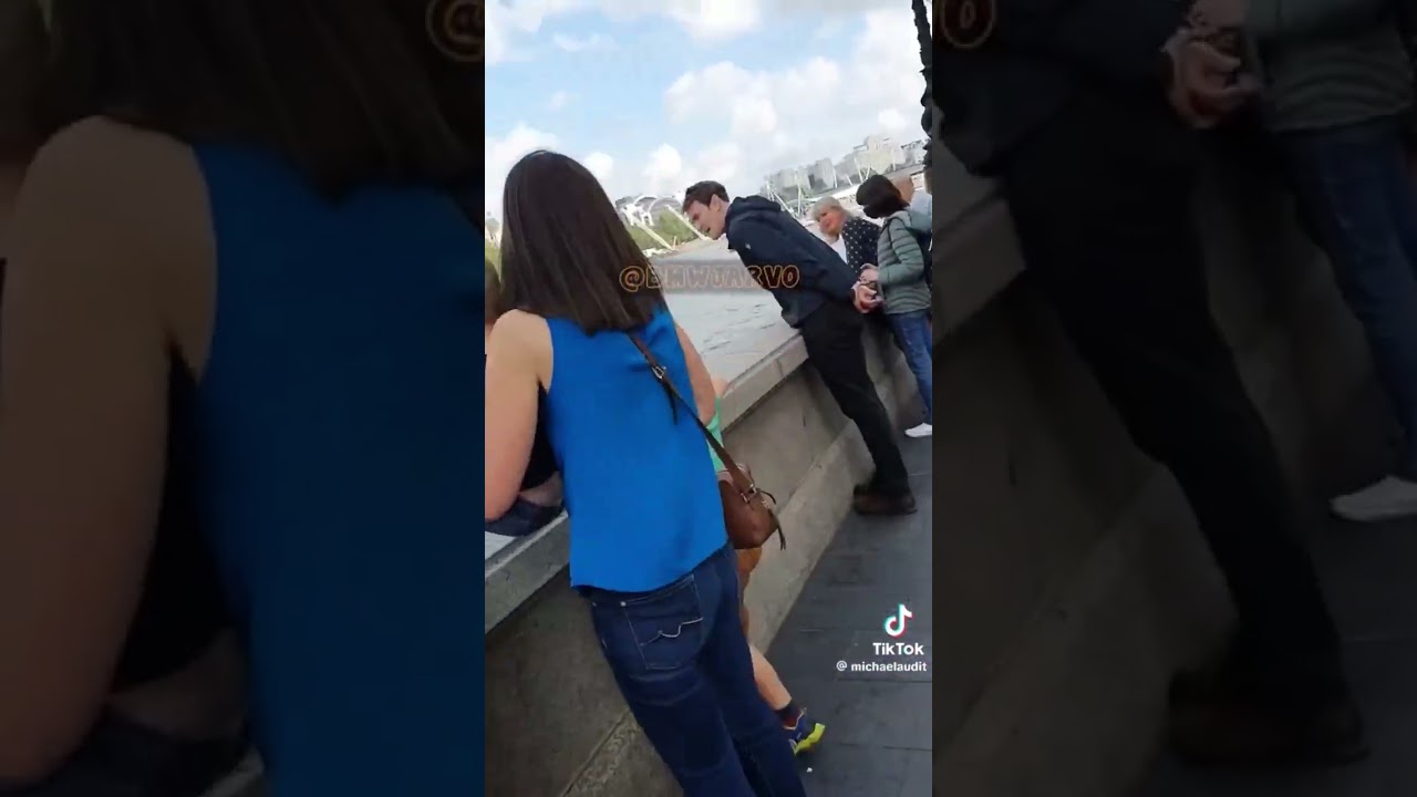 Police jump off London Bridge 😂😂😂😂😂😭
