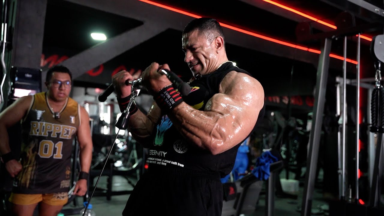 CADA VEZ MÁS CERCA DE COMPETIR🔥 ENTRENAMIENTO DE HOMBRO BICEOS Y TRICEPS - JONATHAN PADILLA IFBB PRO