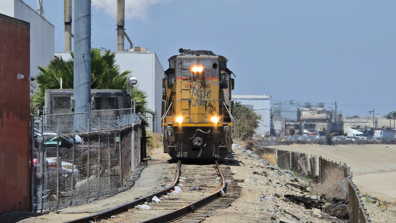 [HD] Union Pacific YLA51 East Industries Switcher in Vernon, CA