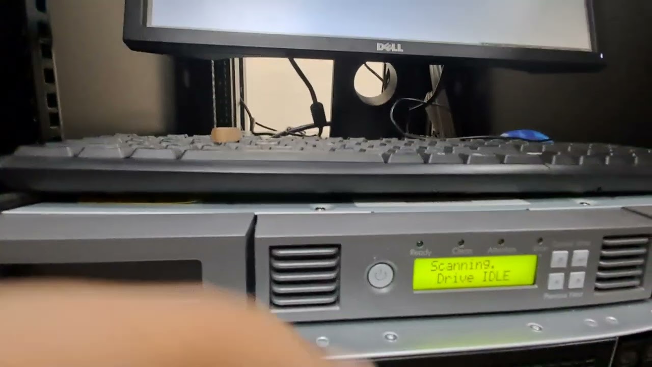 HPE StoreEver 1/8 G2 Autoloader Tape Library Add Tapes to Magazine.