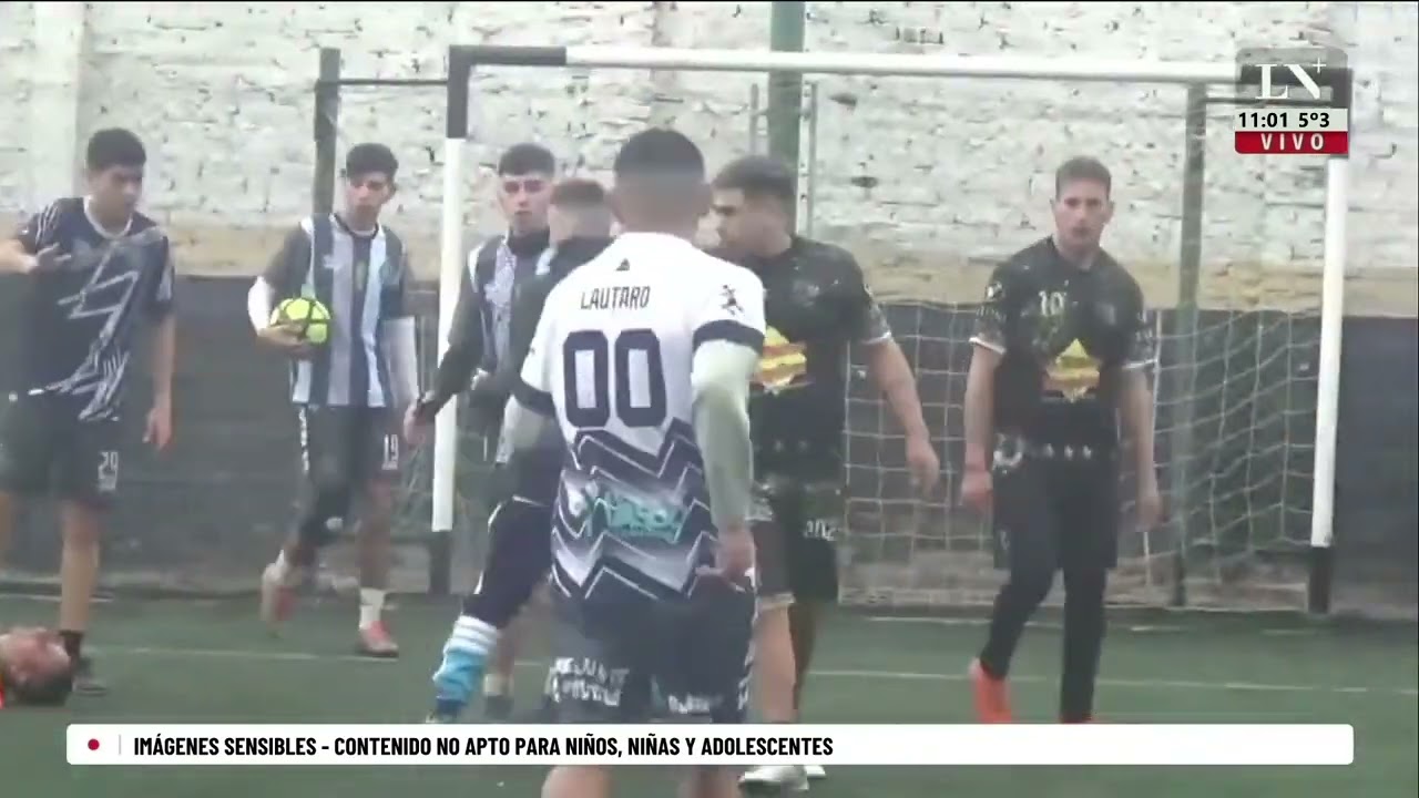 Brutal agresi&oacute;n a un &aacute;rbitro en un torneo de f&uacute;tbol; qued&oacute; inconsciente en el piso
