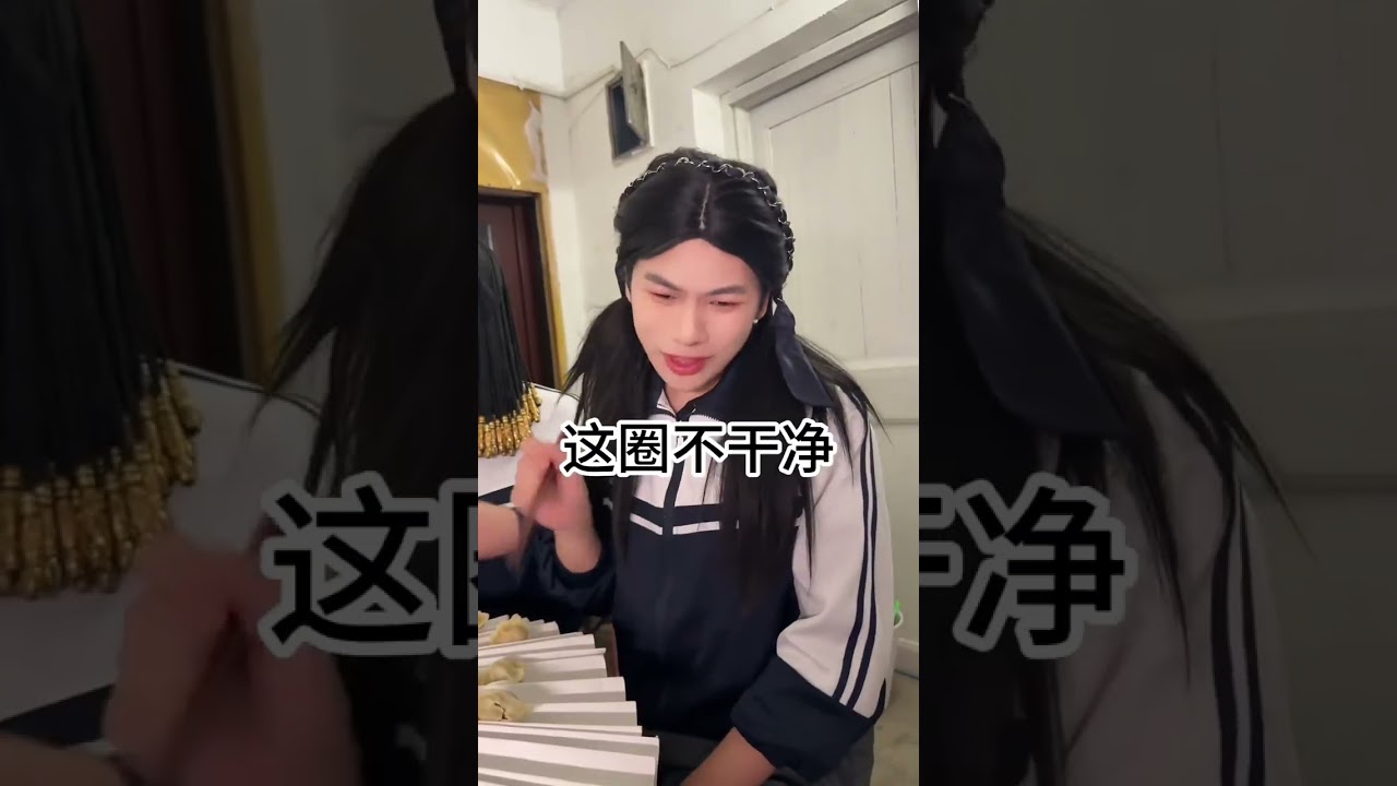 老钱们国庆不回家！组团去贫民少女家度假？一盘饺子就被直接拿下？#侯绿萝 #老钱班 #搞笑