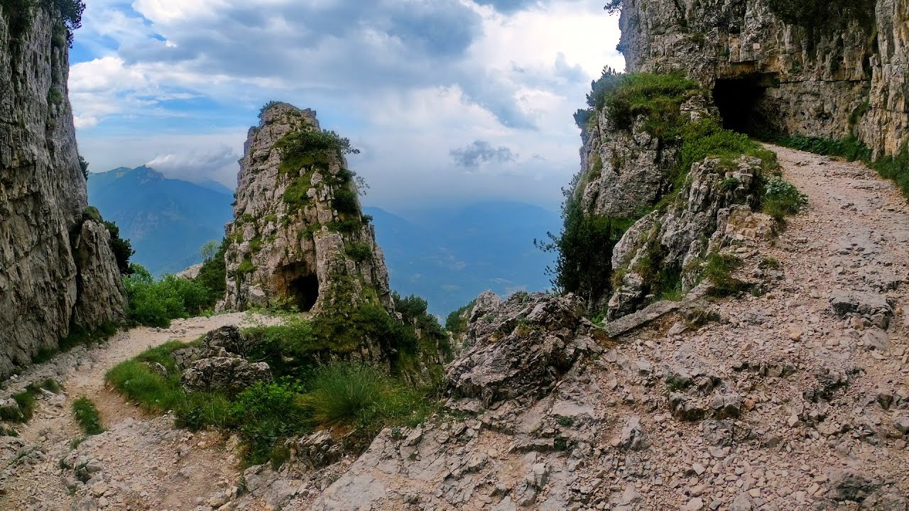 Walking through the Strada delle 52 gallerie | June 2022