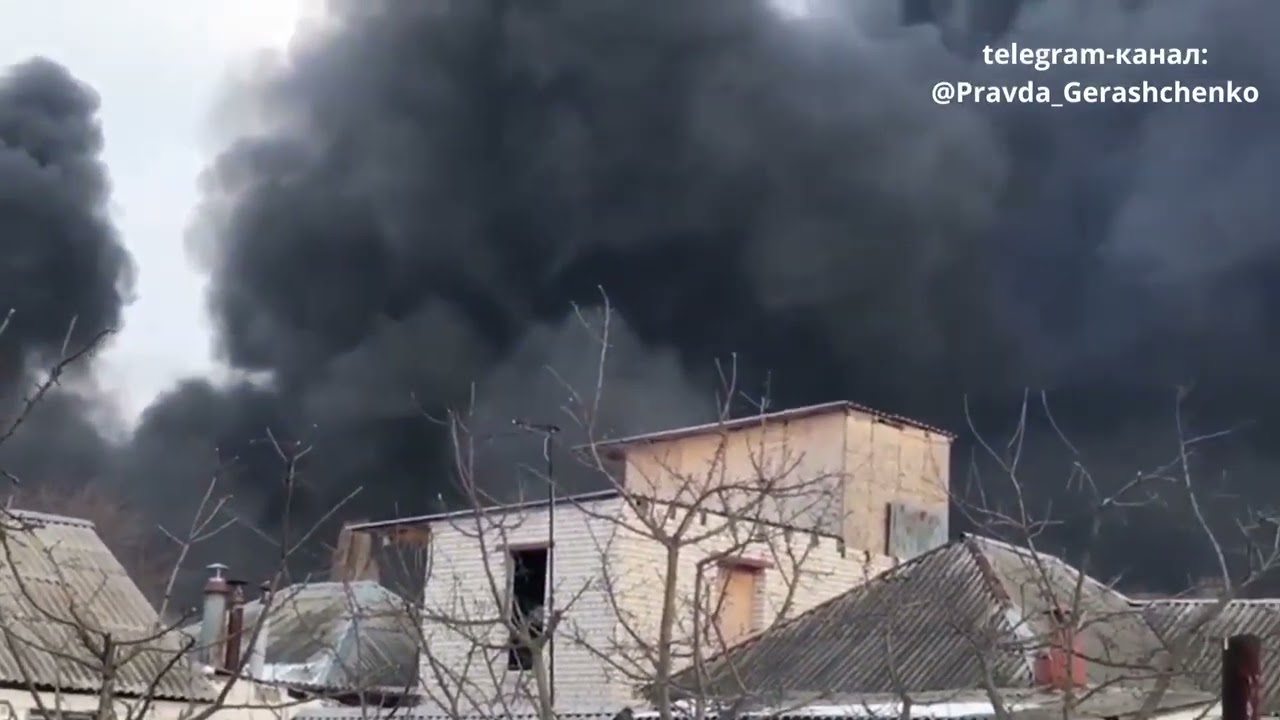 Guerra in Ucraina. Case incendiate, bombe su case abitate, gente che fugge