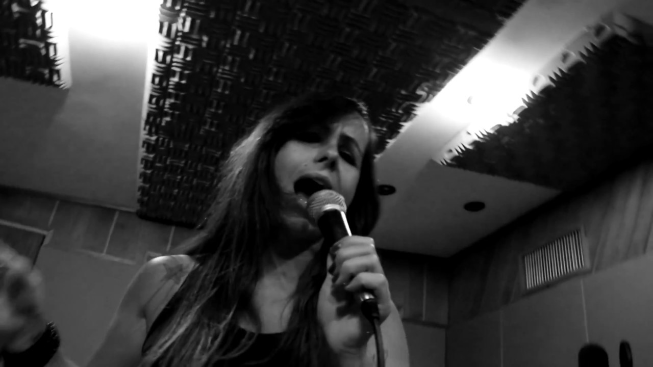 Ella - M&aacute;scara - Tributo Pitty