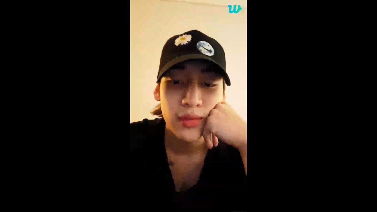 뱀뱀 BamBam GOT7 Live at Weverse 17/11/2022