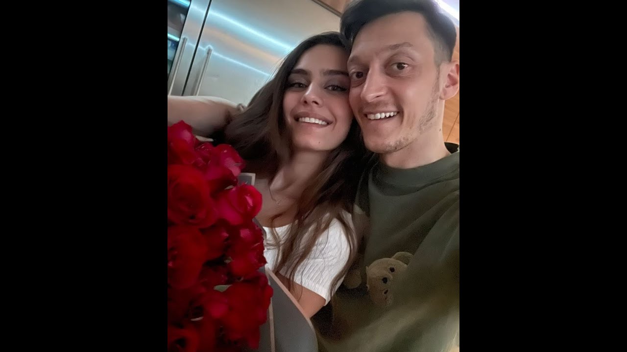 Mesut &Ouml;zil celebrated the birthday of his wife Amine G&uuml;lşe
