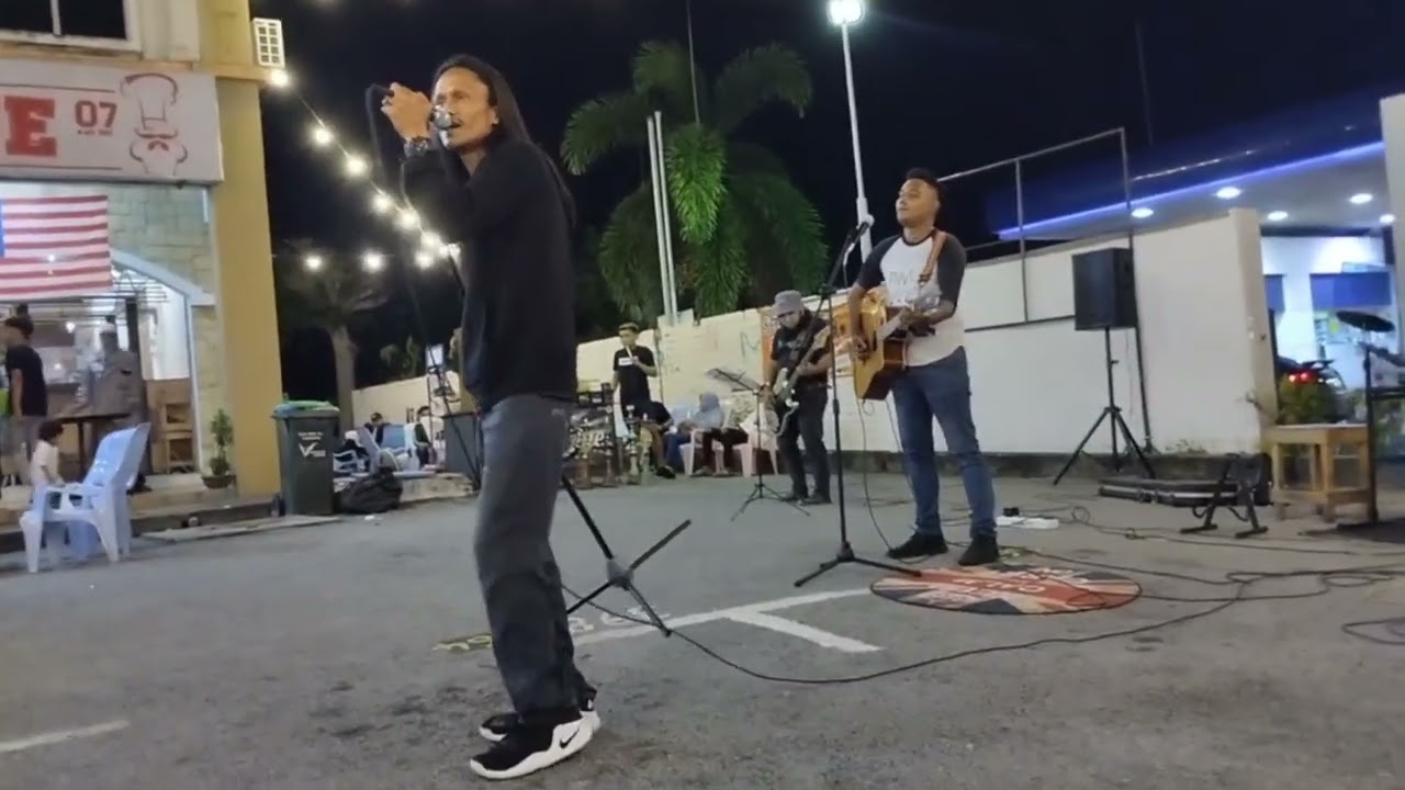 Ayie Leon~Balasan Janji Palsumu ft The uncle's & Wahab golok di De One Cafe Alor Star