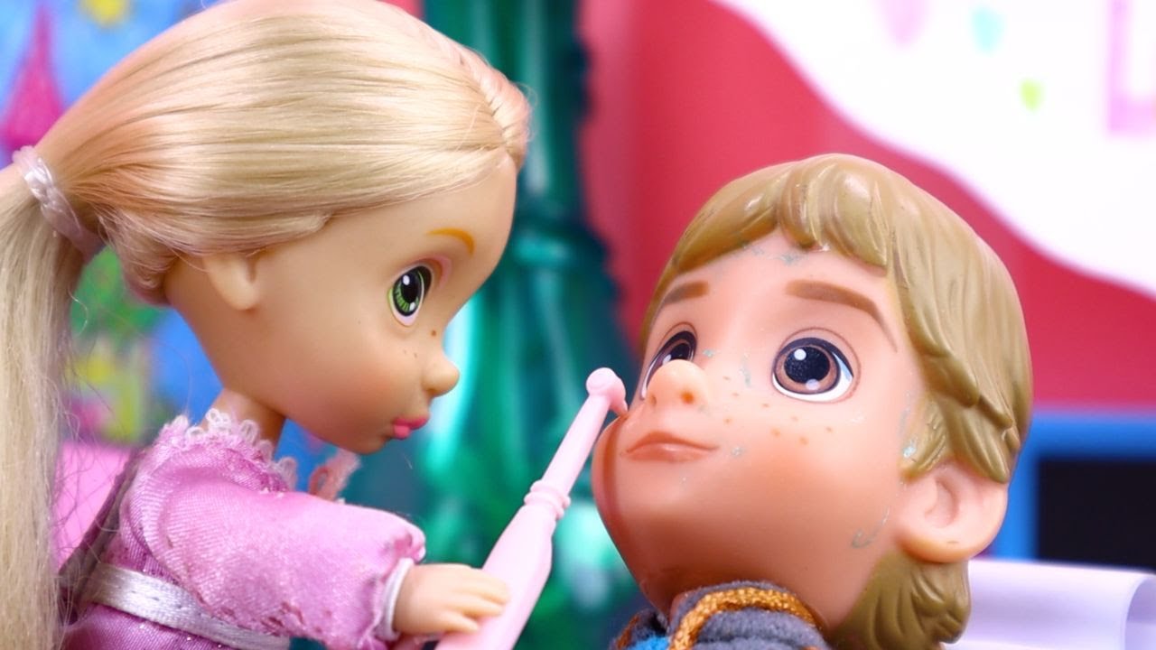 🌟 THE JUNIORS TRANSFORM THEIR BEDROOM INTO A GLAMOROUS BEAUTY SALON! | DISNEY PRINCESSES EDITION 👑
