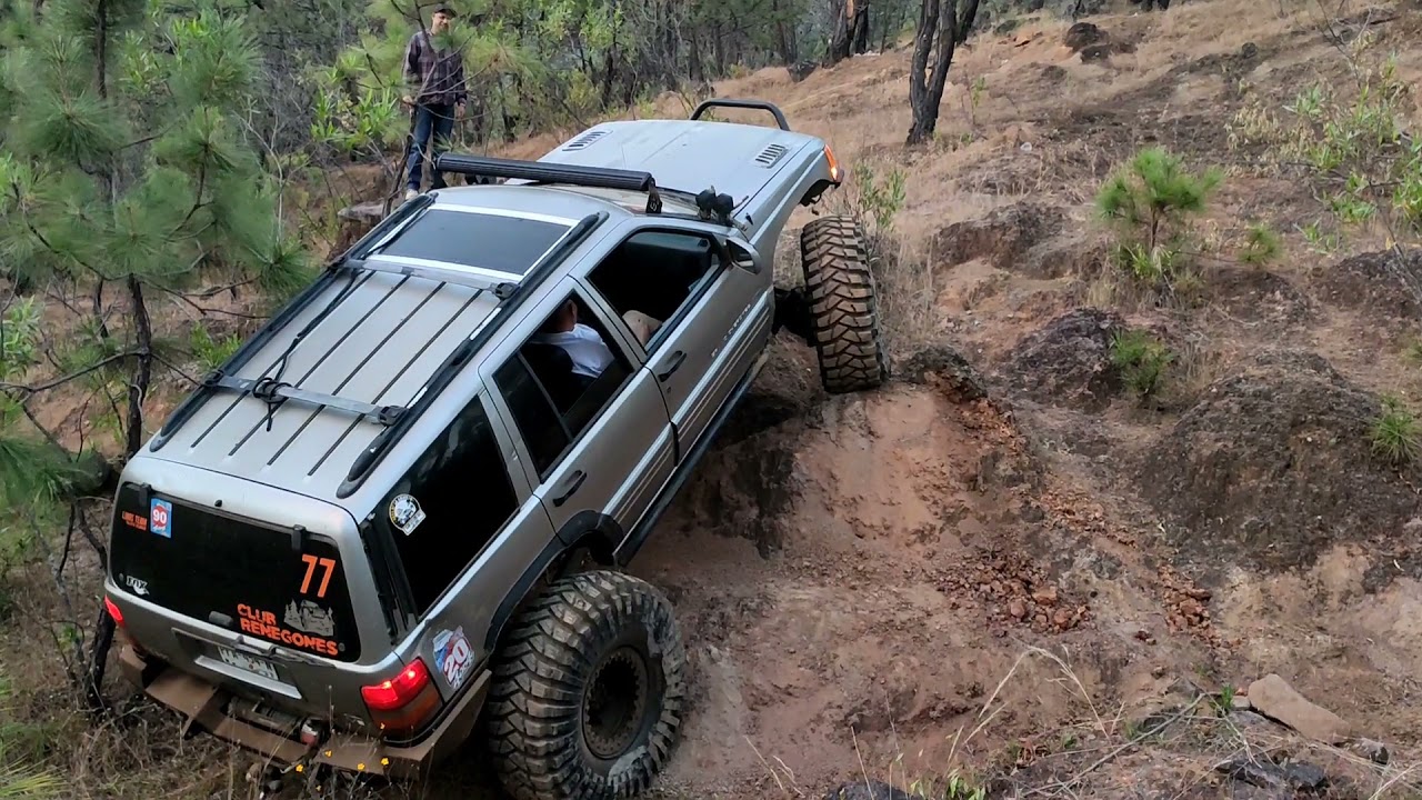 shorts of Wj's - Zj's Maxxis Trepador 35's, 42's and Mickey Thompson Pro Xs 35's / CLUB RENEGÓNES