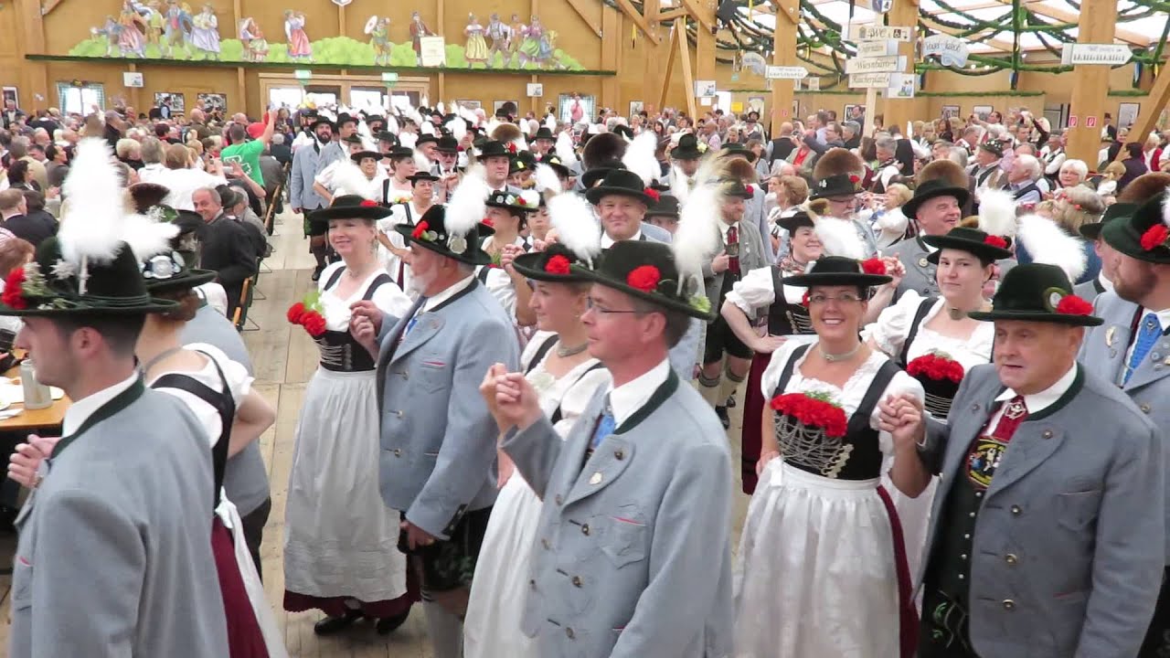The March into the Oide Wiesn