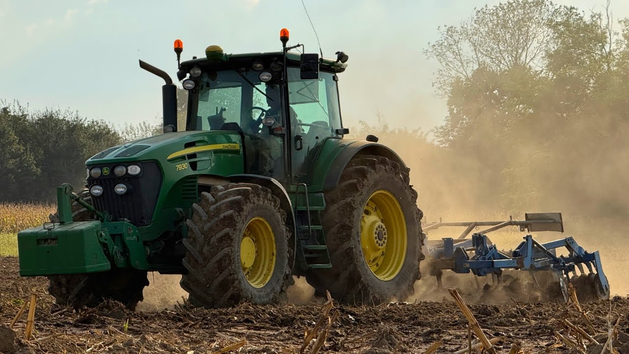 John Deere 7930 - Harrowing