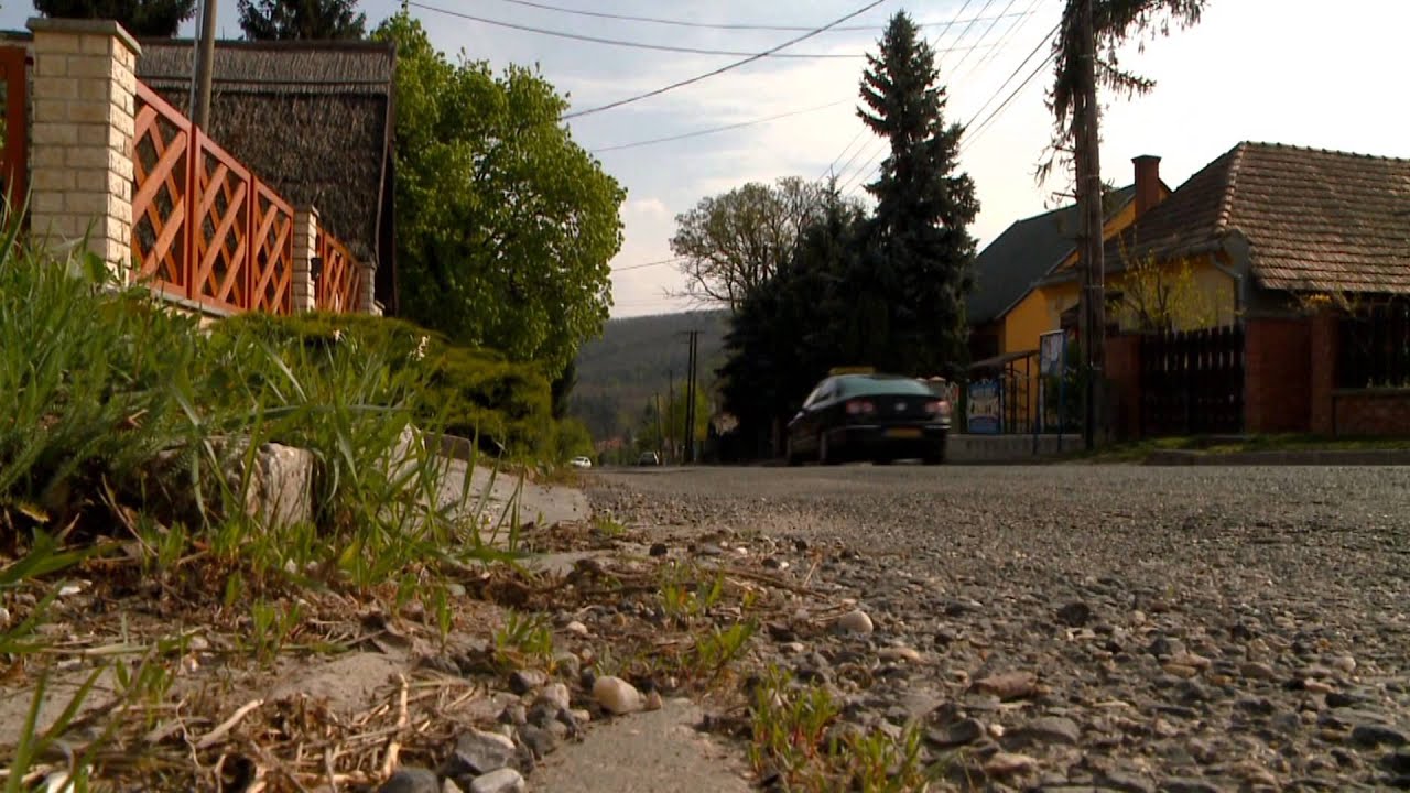 Lopott autó a Mosoni-Dunában