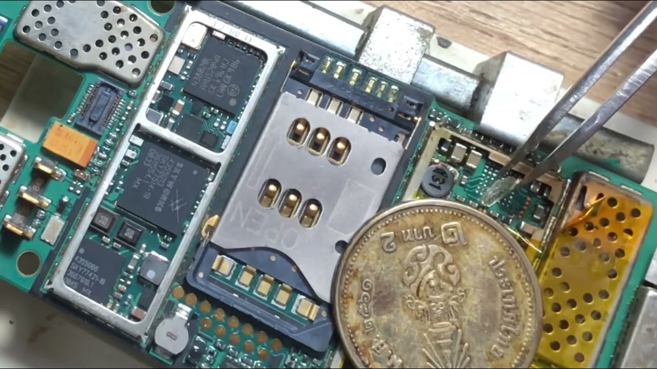 Nokia 8800 arte mất nguồn do xài không đúng dây sạc