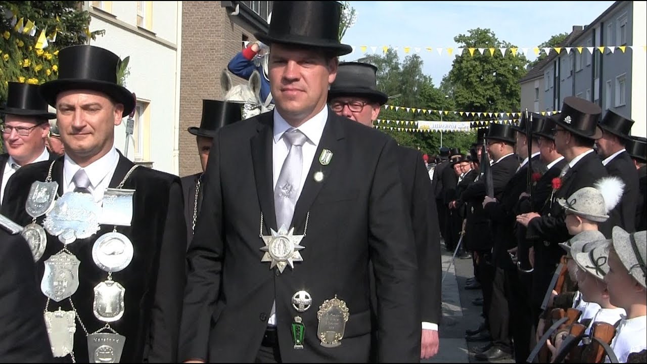Kirmes in Bettrath 2019 - Herauspräsentieren des Königs - Kirmesmontag