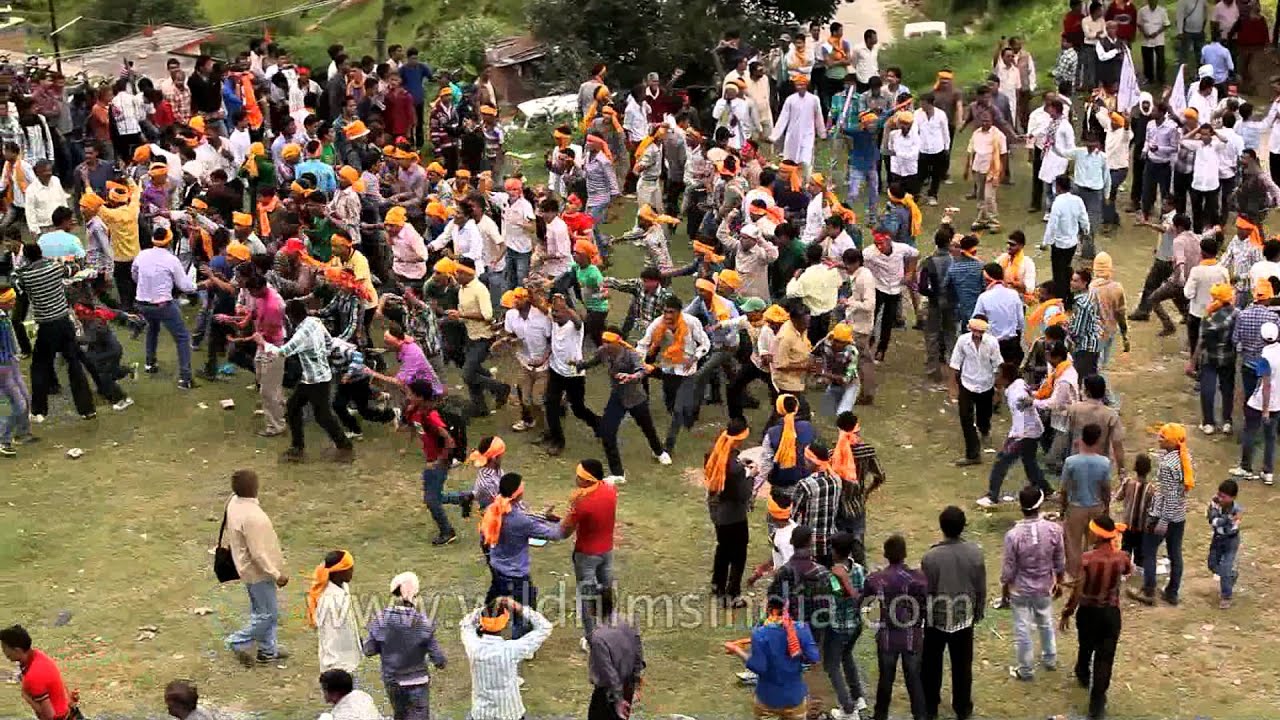 Mass gathering for bizarre festival of stone throwing
