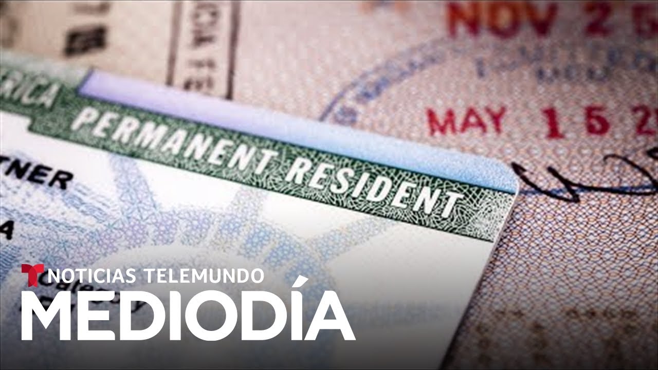 ¿Por qué se están tardando tanto en mandar las green cards? | Noticias Telemundo