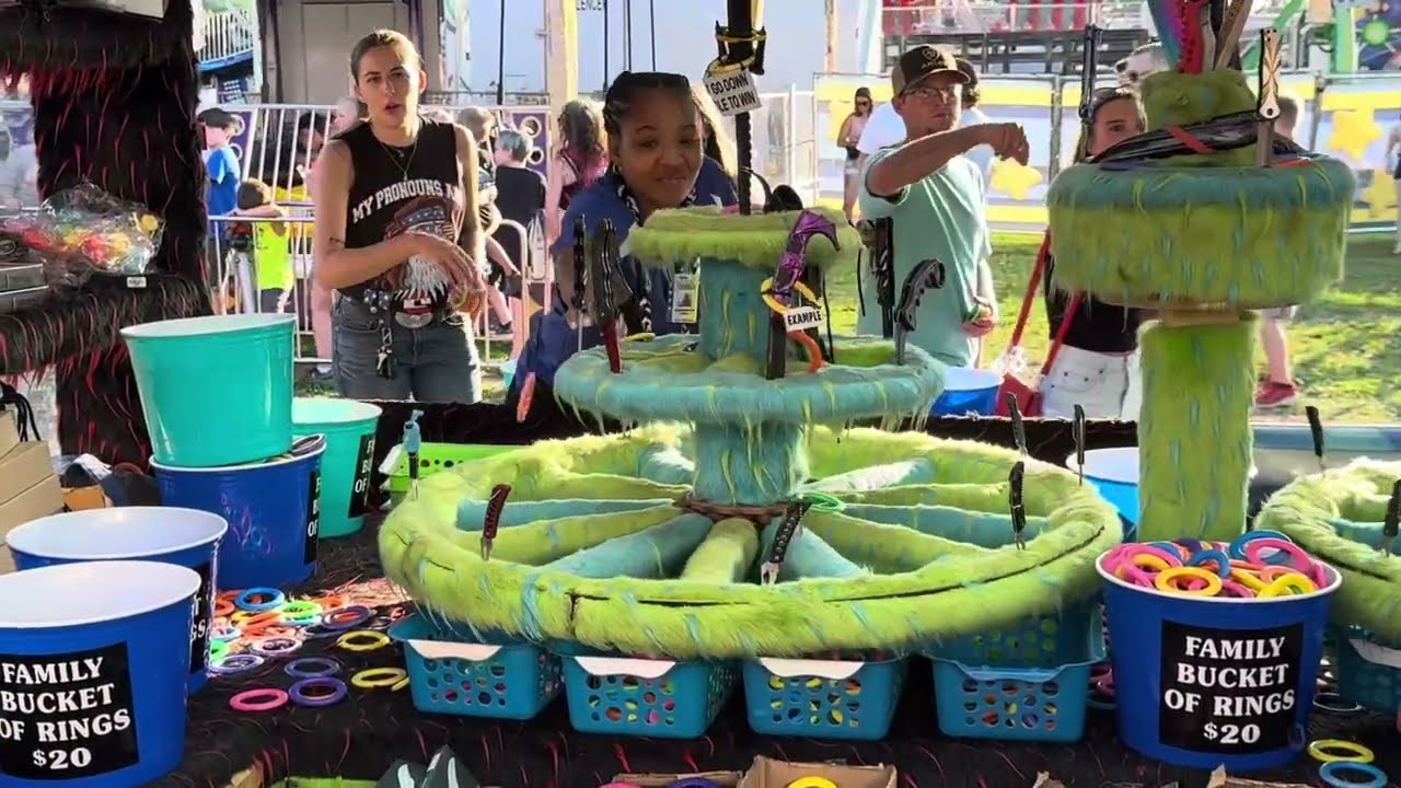 KNIFE RING TOSS VS KNIFE RING TOSS AT THE CARNIVAL! | JJGeneral1 Arcade