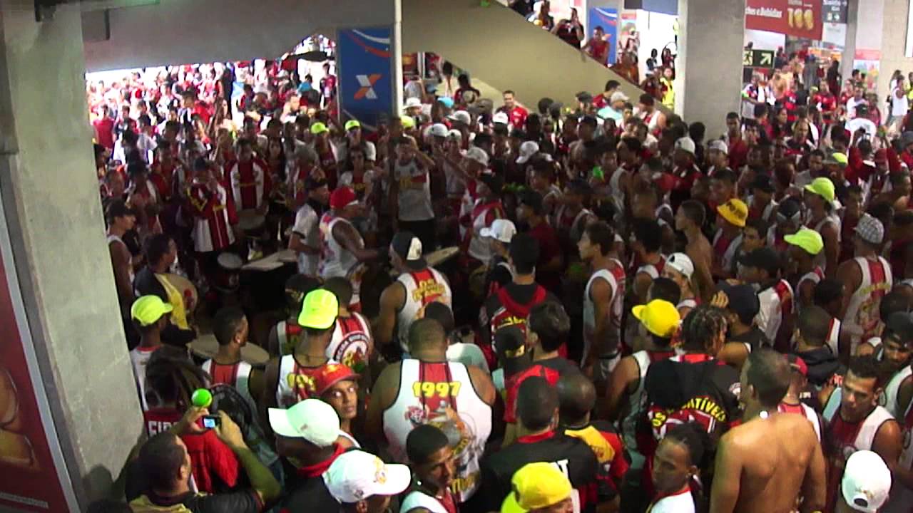 Torcida Os Imbativeis na Arena Fonte Nova 28/04/2013 - Vitória 2 x 1 Sardinha