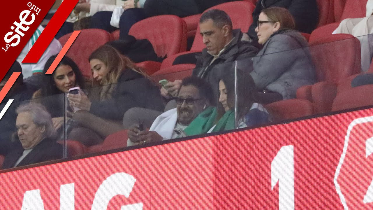 الشاب خالد وزوجته يشجعان منتخب الجزائر من ملعب مولاي الحسن بالرباط