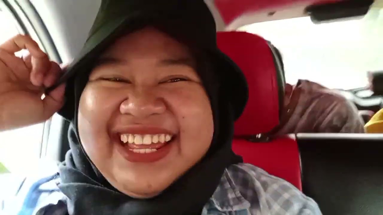 HoliDayFam ke Ulingan. Demi Foto konten nekat ke tengah laut pas air surut 🫣