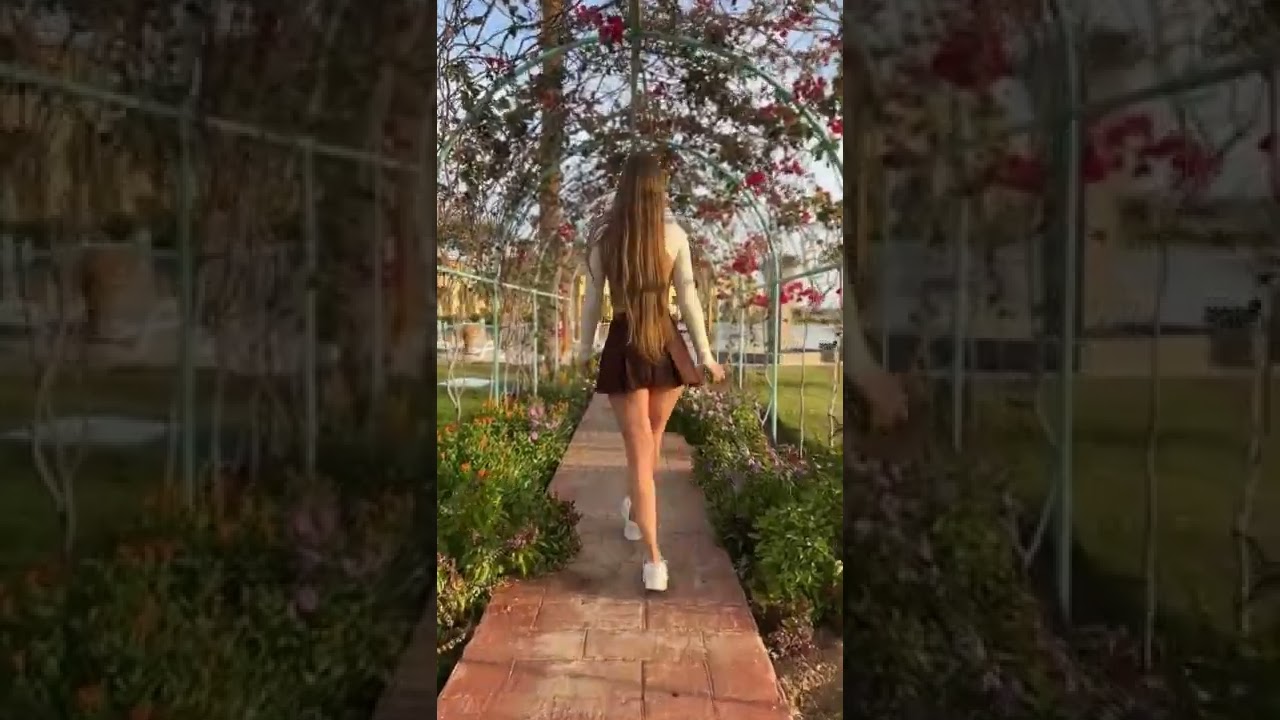 Короткая юбка? 🤔 #shorts #woman #she #girl #skirt