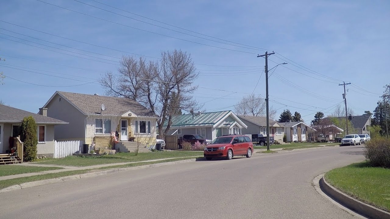 Vermilion Alberta Canada. Homes/Houses/Property. Driving in Town.