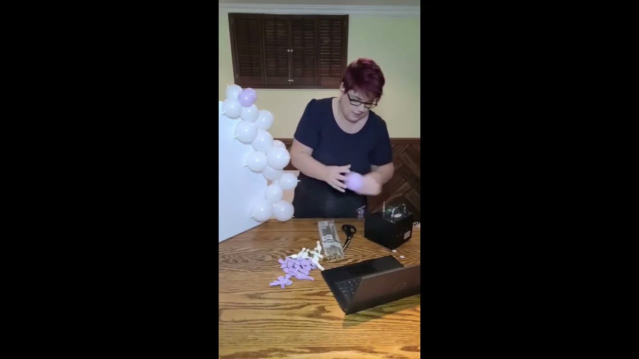 How to Make a Mini Balloon Garland for a Sail Board | Easy Chiara Board Balloon Décor Tutorial