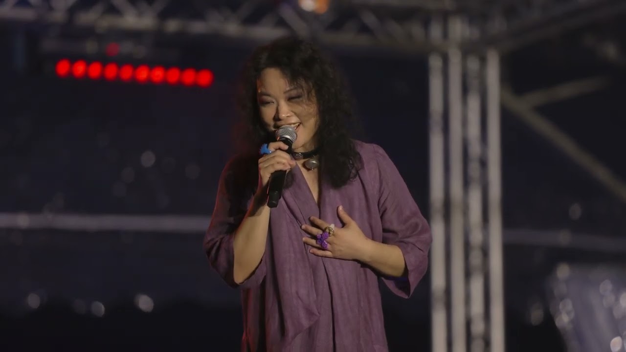 城里的月光 - 许美静 Mavis Hee [4K]