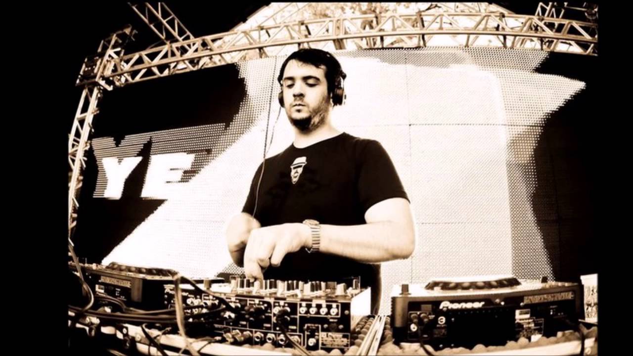 Kraftwerk - Radioactivity (Victor Ruiz Bootleg)